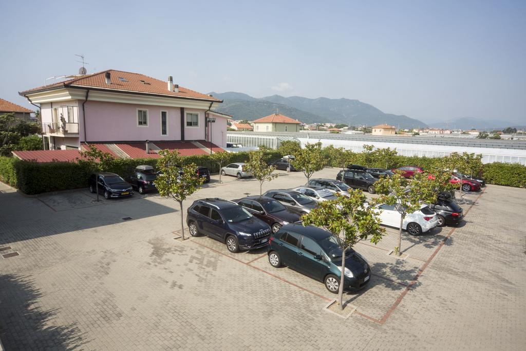 Residence Borgomare Альбенга Экстерьер фото